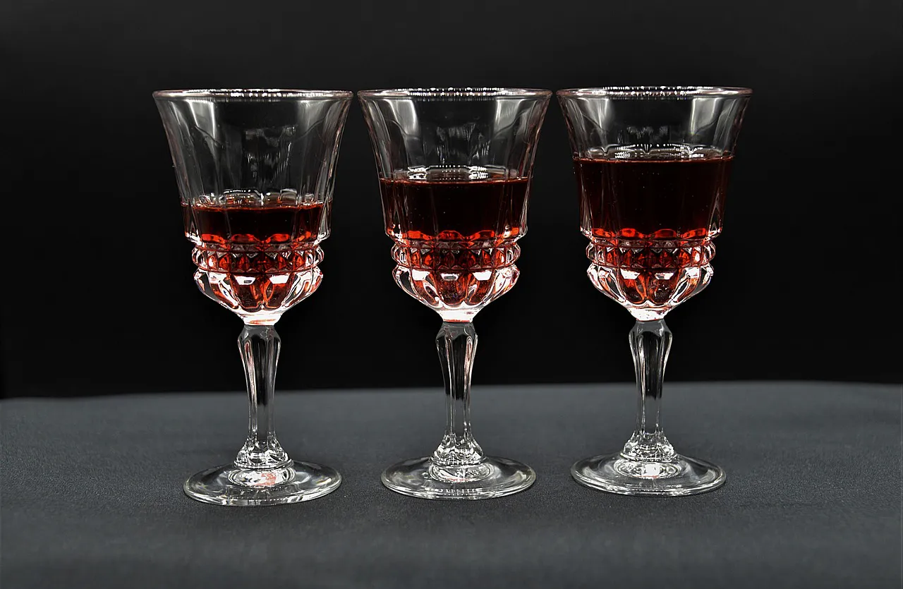 liqueur glasses, liqueur, alcohol-3859242.jpg