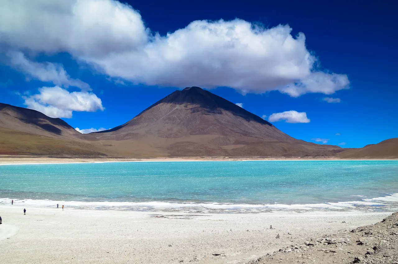 volcano, salt lake, atacama desert-594603.jpg